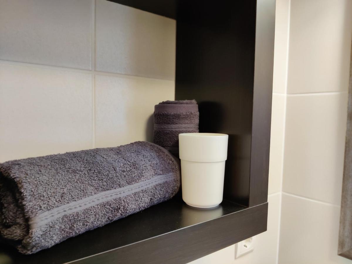 Holiday Home In Quiet Beautiful Area With Two Separate, Modern, Furnished Apartments Deutsch-Wagram Bagian luar foto