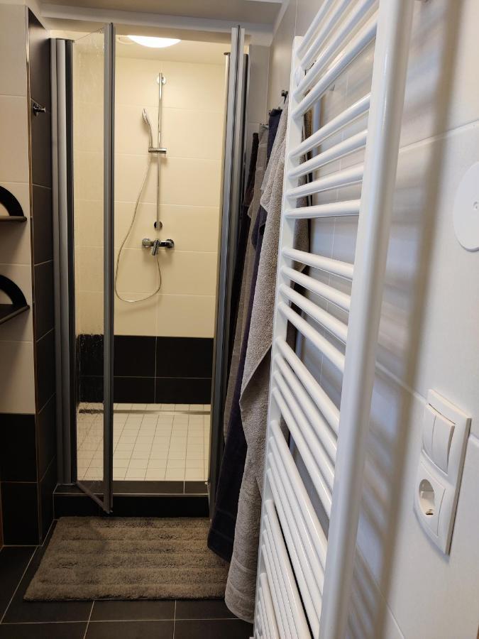 Holiday Home In Quiet Beautiful Area With Two Separate, Modern, Furnished Apartments Deutsch-Wagram Bagian luar foto