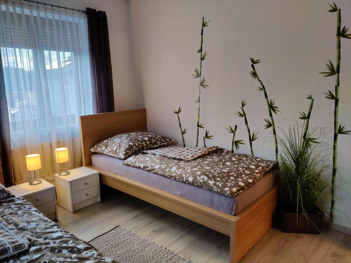 Holiday Home In Quiet Beautiful Area With Two Separate, Modern, Furnished Apartments Deutsch-Wagram Bagian luar foto