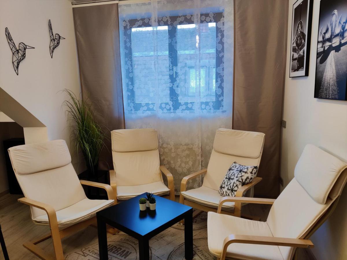 Holiday Home In Quiet Beautiful Area With Two Separate, Modern, Furnished Apartments Deutsch-Wagram Bagian luar foto