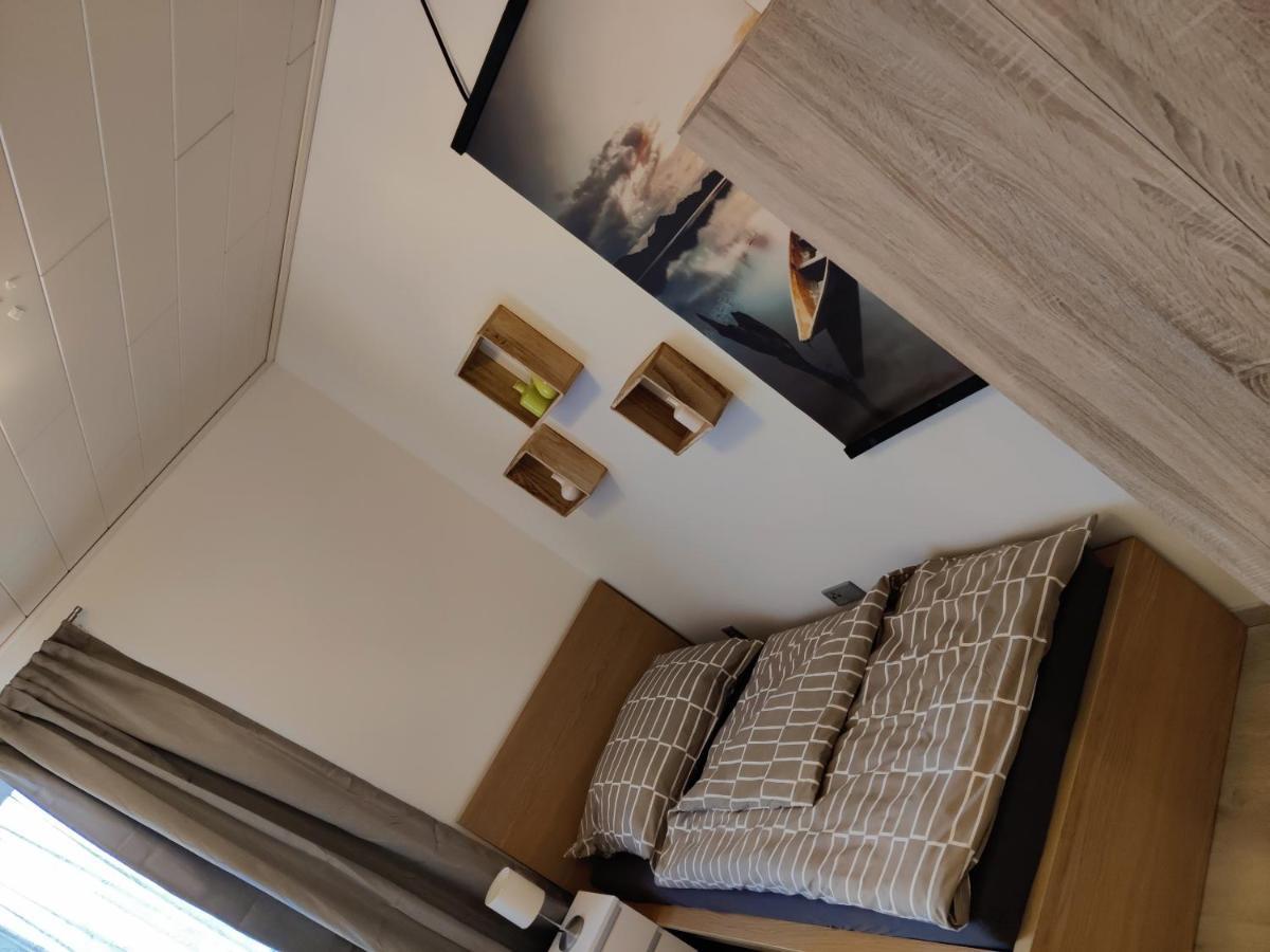 Holiday Home In Quiet Beautiful Area With Two Separate, Modern, Furnished Apartments Deutsch-Wagram Bagian luar foto