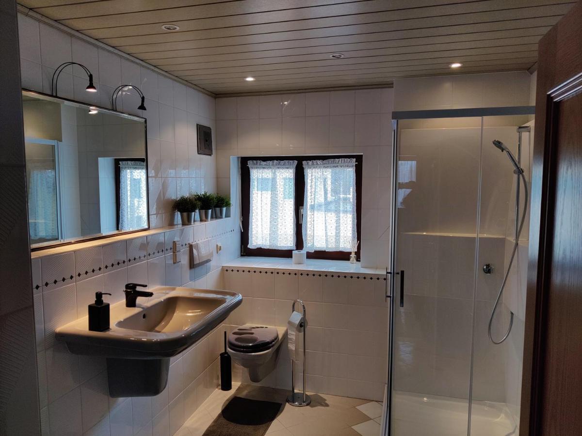 Holiday Home In Quiet Beautiful Area With Two Separate, Modern, Furnished Apartments Deutsch-Wagram Bagian luar foto